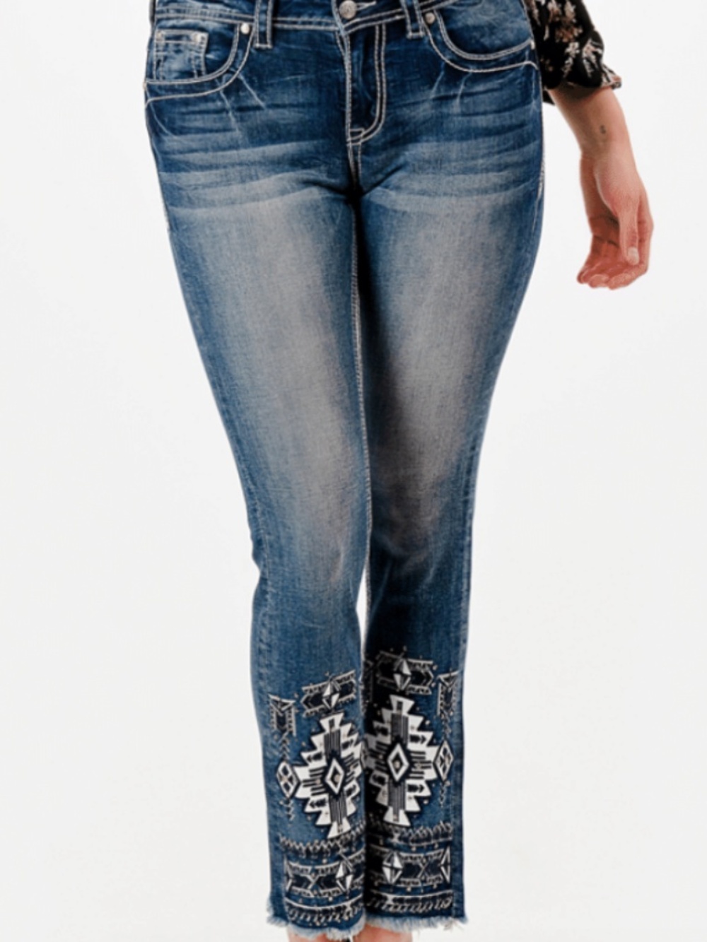 NWT Grace in LA straight leg jean with embellished pocket    Inseam 28 mid rise